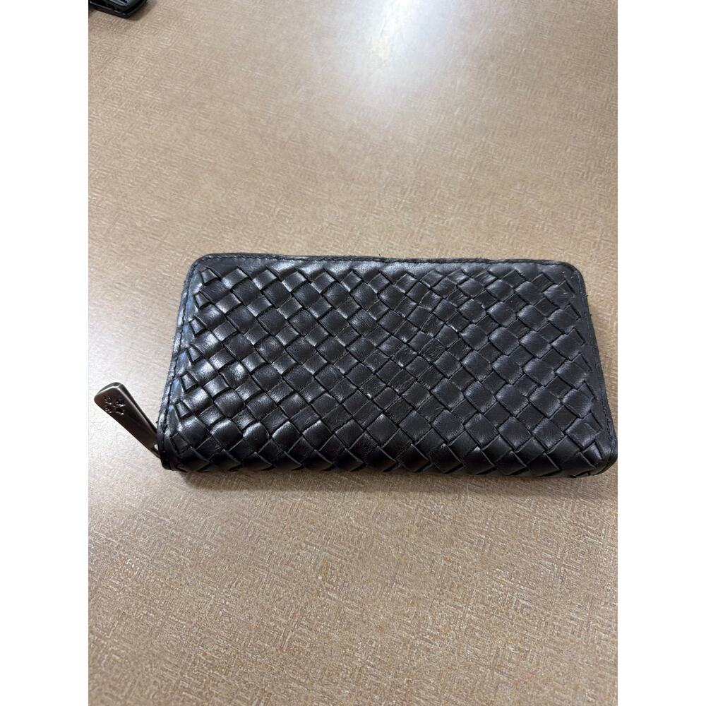 Patricia Nash Black Leather Zip around wallet - Picture 3 of 5